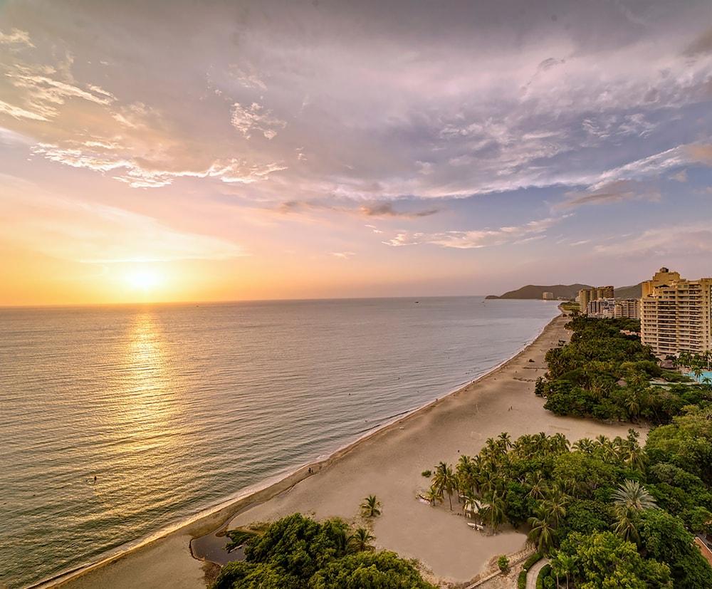 Irotama Resort Santa Marta (Magdalena) Exterior foto Sunset at the beach