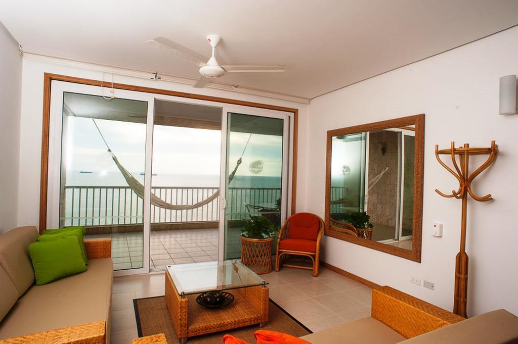 Irotama Resort Santa Marta (Magdalena) Exterior foto A living room with a large mirror